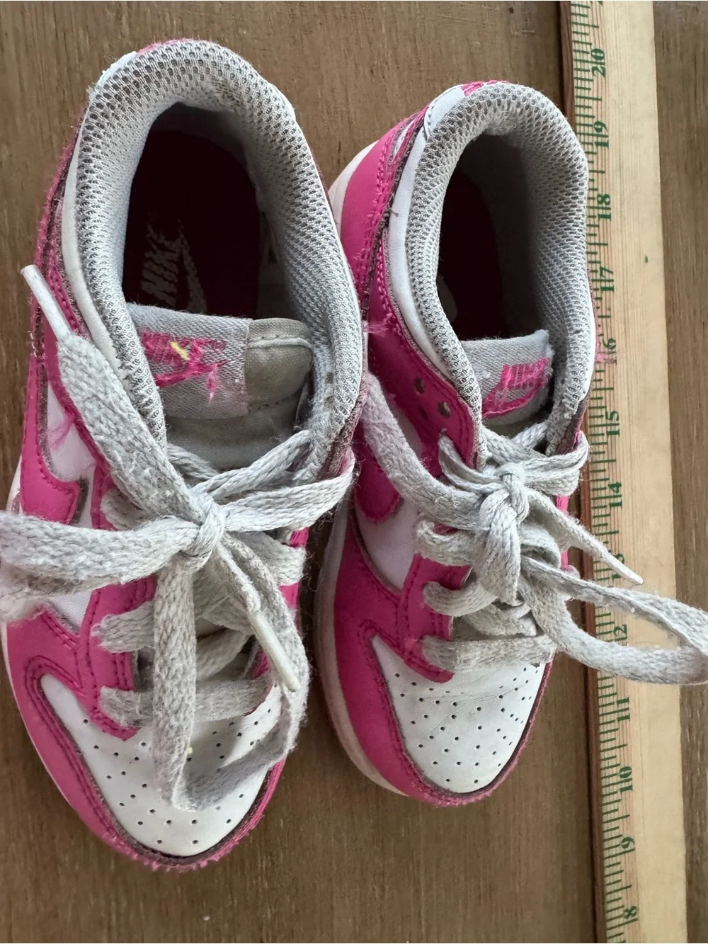 Nike Kids Low-Top Sneakers in Pink and White